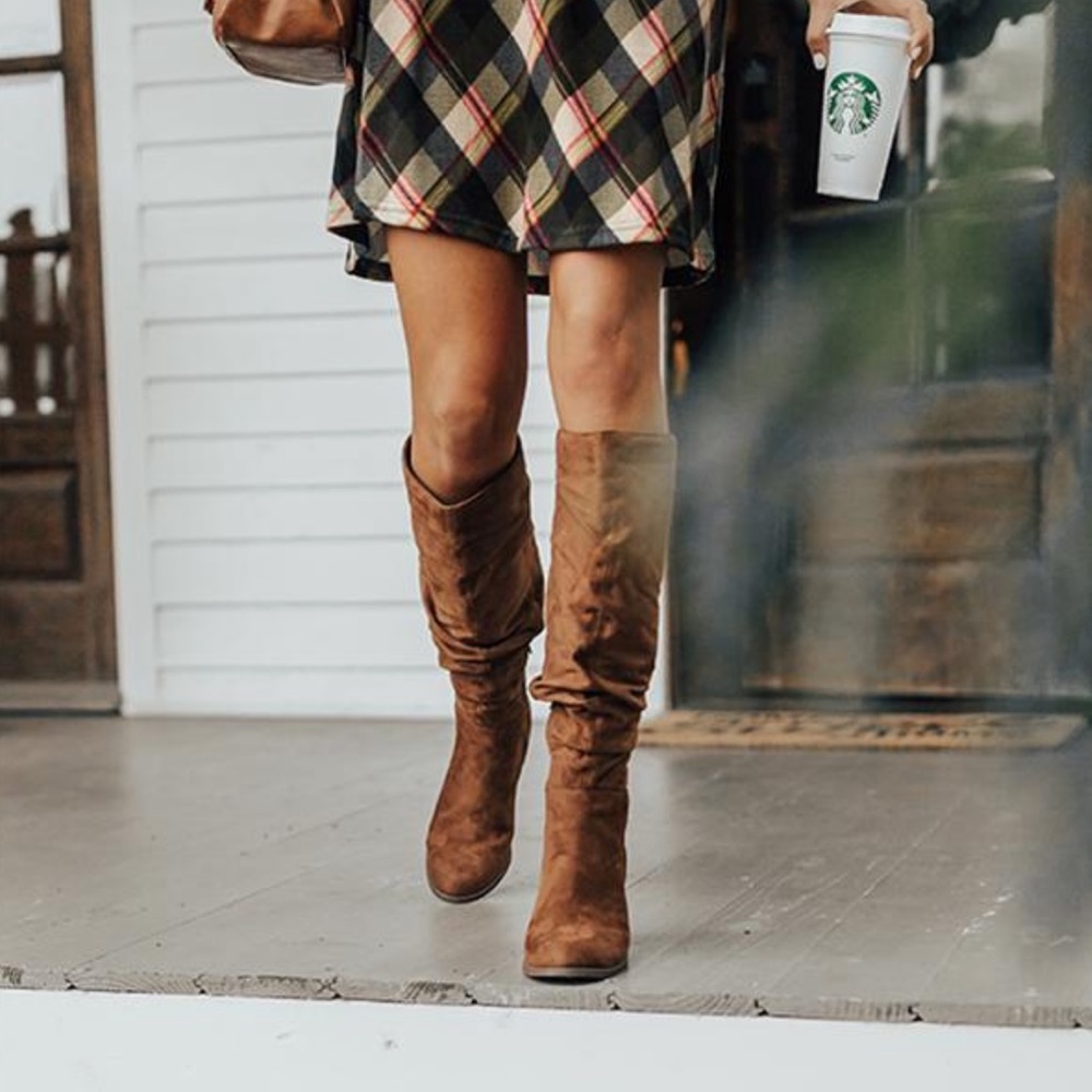 NIB Tan Knee High Block Heel Boots - Picture 2 of 4